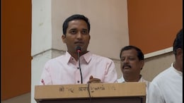 देवेंद्र फडणवीसांचा शेवटच्या क्षणी फोन, अर्ज भरण्यासाठी निघालेल्या पुण्यातील भाजपा उमेदवाराची माघार