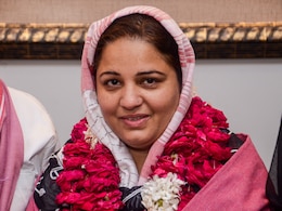 नसीम सोलंकी को टिकट देकर सपा ने चला कौन सा दांव? जानिए हाजी मुश्ताक से उनका कनेक्शन नसीम सोलंकी को टिकट देकर सपा ने चला कौन सा दांव? जानिए हाजी मुश्ताक से उनका कनेक्शन