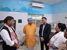 ये बिहार है ... निरीक्षण करने अस्पताल पहुंचे स्‍वास्‍थ्‍य मंत्री को सिर पर पहनाया शू कवर, वायरल हो रही तस्‍वीरें