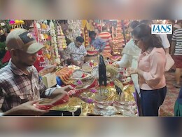 करवा चौथ पर देश भर के बाजार रहे गुलजार, 22 हजार करोड़ से अधिक का हुआ व्यापार करवा चौथ पर देश भर के बाजार रहे गुलजार, 22 हजार करोड़ से अधिक का हुआ व्यापार