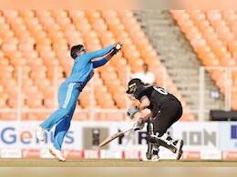 Video: वाह क्या कैच है! दीप्ति शर्मा ने पकड़ा गजब का रिटर्न कैच, रिफ़्लेक्स को देख फैंस हुए हैरान