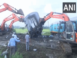 तमिलनाडु में बड़ा ट्रेन हादसा : क्रेन से हटाई जा रही हैं बोगियां, इस हादसे से जुड़े टॉप 10 अपडेट्स तमिलनाडु में बड़ा ट्रेन हादसा : क्रेन से हटाई जा रही हैं बोगियां, इस हादसे से जुड़े टॉप 10 अपडेट्स