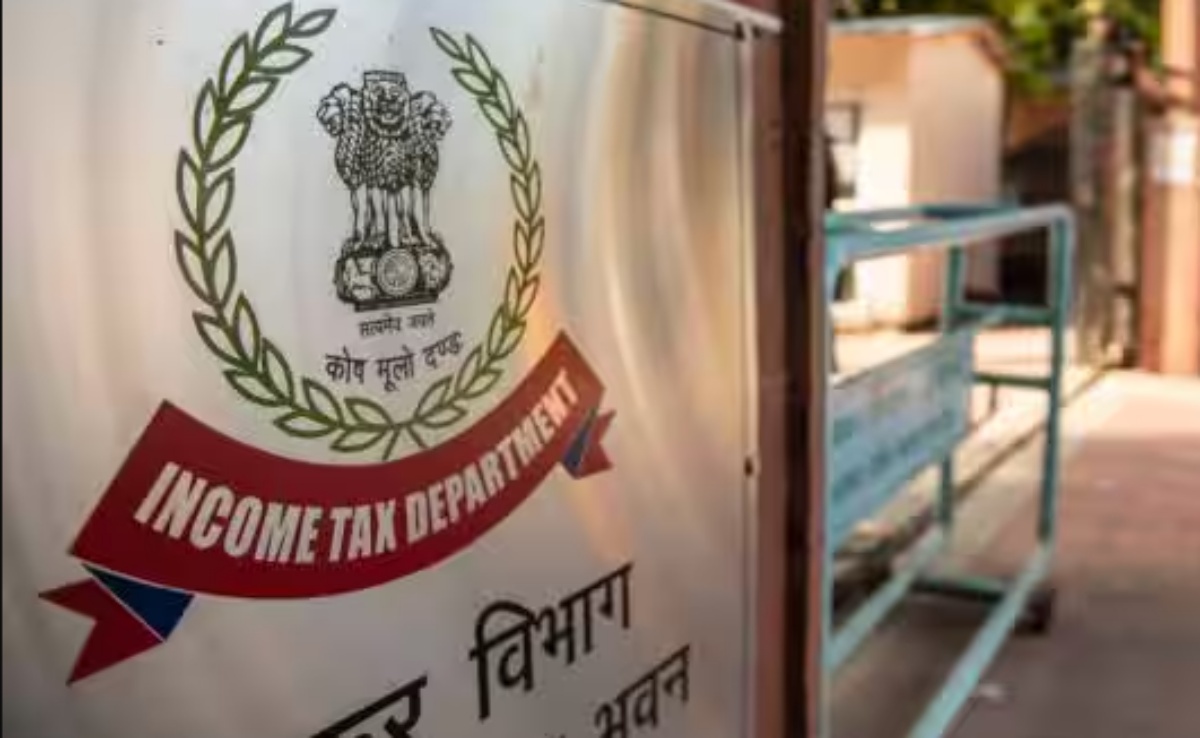 ममता बनर्जी के करीबी माने जाने वाले मिराज शाह के ठिकानों पर इनकम टैक्स का छापा