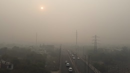 दीवाली की आतिशबाजी से खतरनाक स्तर पर पहुंचा प्रदूषण का स्तर, कागजों तक सीमित रह गए प्रशासन के नियम