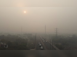 पराली जलाने पर सुप्रीम कोर्ट मेंचल रही तीखी बहस,पूछा- 'तो आपने अफसरों पर मुकदमा क्यों नहीं किया' पराली जलाने पर सुप्रीम कोर्ट मेंचल रही तीखी बहस,पूछा- 'तो आपने अफसरों पर मुकदमा क्यों नहीं किया'