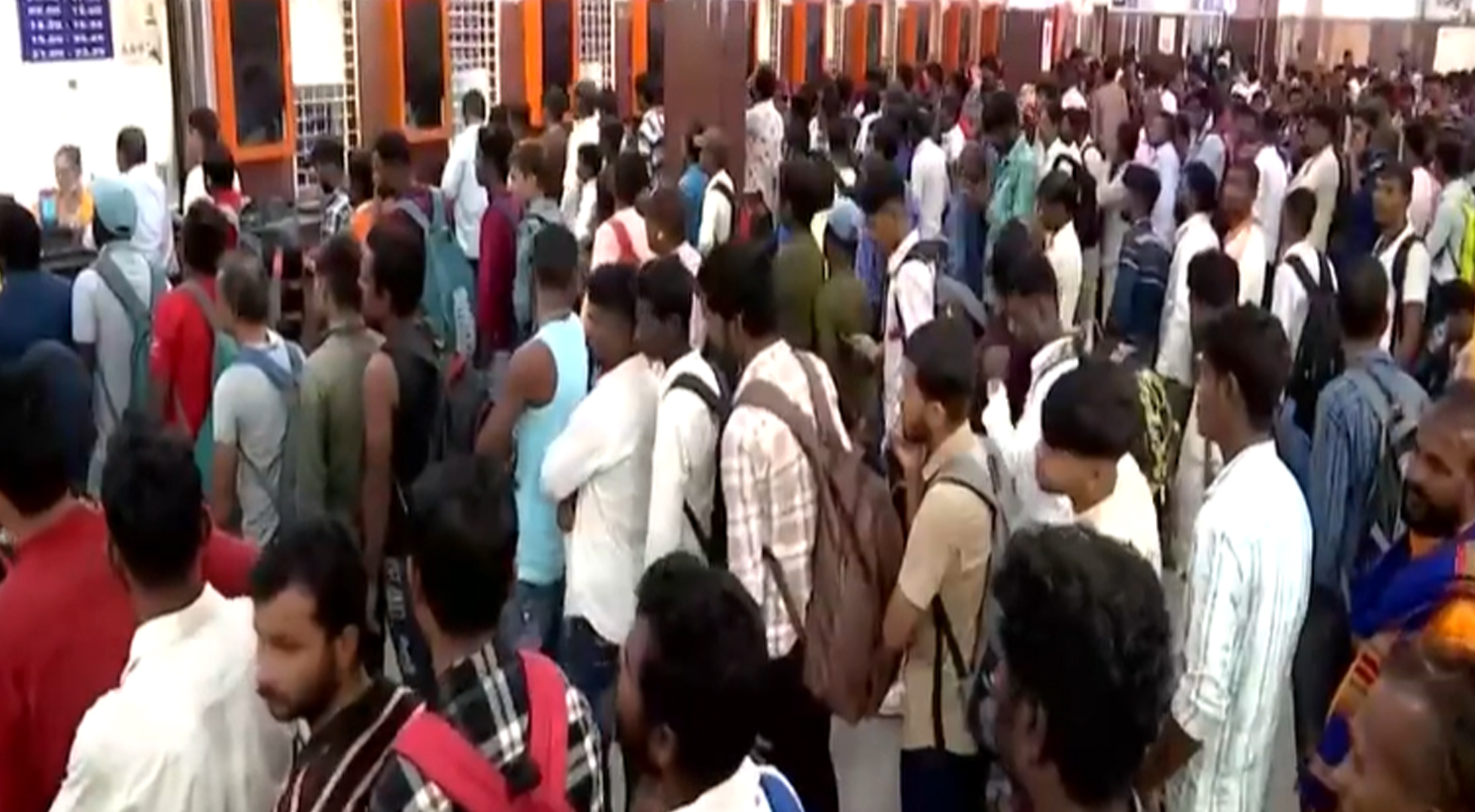 Huge Rush At Railway Stations In India Ahead Of Festive Season, Stampede-Like Situation Reported