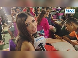 करवाचौथ पर दिल्ली के बाजारों में भीड़, मेहंदी लगवाते हुए उत्साहित नजर आईं महिलाएं करवाचौथ पर दिल्ली के बाजारों में भीड़, मेहंदी लगवाते हुए उत्साहित नजर आईं महिलाएं