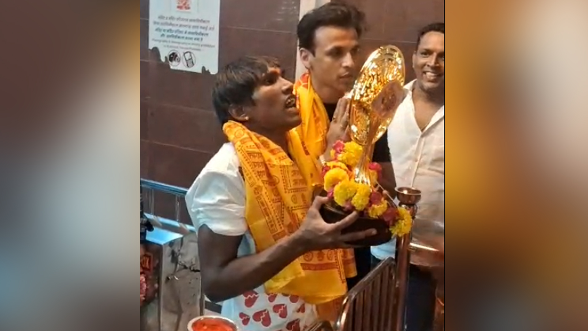 <i>Bigg Boss Marathi 5</i> Contestants Suraj Chavan And Abhijeet Sawant Visit Siddhivinayak Temple