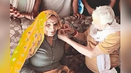 Karwa Chauth 2024: करवाचौथ पर किरोड़ी लाल मीणा ने गोलमा देवी को दिया तोहफा, पहनाई सोने की चेन &nbsp;