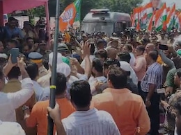 मुंबई : मालाड में फ्लाई ओवर ब्रिज के उद्घाटन पर बीजेपी, कांग्रेस कार्यकर्ता भिड़े मुंबई : मालाड में फ्लाई ओवर ब्रिज के उद्घाटन पर बीजेपी, कांग्रेस कार्यकर्ता भिड़े