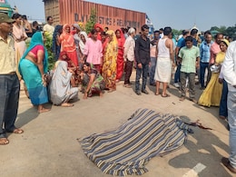 Road Accident : बाइक सवार को इनोवा कार ने मारी टक्कर, तीन लोगों की मौत, चालक फरार