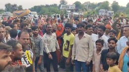 MP Crime: मछली कारोबारी की दबंग ने कर दी हत्या, गुस्साए परिजनों ने तीन घंटे के लिए बंद किया हाईवे