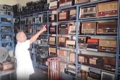 Man From Uttar Pradesh's Amroha Sets Guinness World Record for Collecting Over 1250 Radios Man From Uttar Pradesh's Amroha Sets Guinness World Record for Collecting Over 1250 Radios