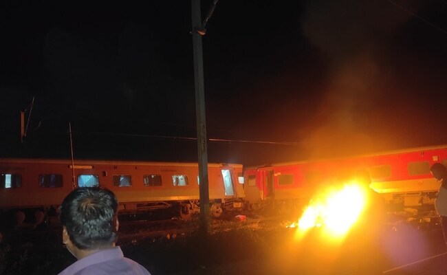 Express Train Collides With Goods Train In Tamil Nadu, 12 Coaches Derail Express Train Collides With Goods Train In Tamil Nadu, 12 Coaches Derail
