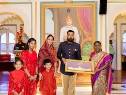 सिटी पैलेस में राष्ट्रपति द्रौपदी मुर्मू और लक्ष्यराज सिंह की मुलाकात, मेवाड़ के इतिहास और ओडिशा के रिश्तों पर हुआ मंथन सिटी पैलेस में राष्ट्रपति द्रौपदी मुर्मू और लक्ष्यराज सिंह की मुलाकात, मेवाड़ के इतिहास और ओडिशा के रिश्तों पर हुआ मंथन