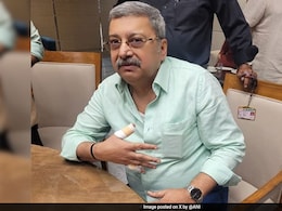 वक्फ विधेयकावरील JPC बैठकीत गोंधळ, खासदारानं टेबलावर आदळली बाटली, बोटाला दुखापत!