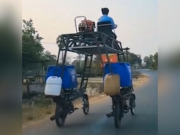 जुगाड़ से बनी ऐसी अनोखी गाड़ी, देख घूमा लोगों का सिर, ऊपर मचान लगाकर बैठा है ड्राइवर, नीचे लगी है दो दो टू व्हीलर जुगाड़ से बनी ऐसी अनोखी गाड़ी, देख घूमा लोगों का सिर, ऊपर मचान लगाकर बैठा है ड्राइवर, नीचे लगी है दो दो टू व्हीलर