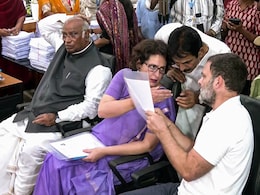 प्रियंका गांधी के वायनाड से नामांकन की देखें तस्वीरें, सोनिया-राहुल भी रहे साथ, जानिए मुकाबले में कौन  प्रियंका गांधी के वायनाड से नामांकन की देखें तस्वीरें, सोनिया-राहुल भी रहे साथ, जानिए मुकाबले में कौन
