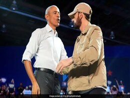Watch: Barack Obama Raps Eminem's 'Lose Yourself' At Detroit Rally Watch: Barack Obama Raps Eminem's 'Lose Yourself' At Detroit Rally