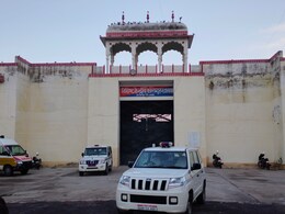 दौसा जेल में अब आया ड्रग्स सप्लाई का मामला, गार्ड हुआ गिरफ्तार, इसी जेल से सीएम को मिली थी धमकी दौसा जेल में अब आया ड्रग्स सप्लाई का मामला, गार्ड हुआ गिरफ्तार, इसी जेल से सीएम को मिली थी धमकी