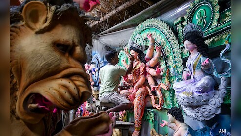 LIVE: साल का आखिरी सूर्य ग्रहण आज, क्या है टाइमिंग और जानें किन राशियों पर पड़ेगा प्रभाव?