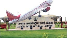 दिल्ली जाने वाली फ्लाइट पहुंची जयपुर, दिल्ली एयरपोर्ट पर लैंडिंग रुकने पर किया गया डायवर्ट