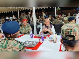 राजनाथ सिंह ने तेजपुर, वायु सेना प्रमुख ने जम्मू में जवानों संग मनाई दीपावली राजनाथ सिंह ने तेजपुर, वायु सेना प्रमुख ने जम्मू में जवानों संग मनाई दीपावली