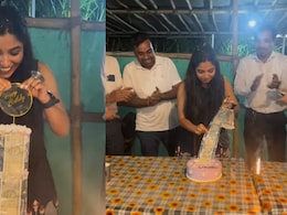 महिला ने जैसे ही काटा बर्थडे केक, केक के अंदर से निकली ये चीज, फिर जो हुआ उसे देख आप हो जाएंगे सरप्राइज महिला ने जैसे ही काटा बर्थडे केक, केक के अंदर से निकली ये चीज, फिर जो हुआ उसे देख आप हो जाएंगे सरप्राइज