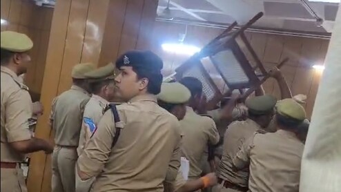 Ghaziabad Court Chaos After Judge vs Lawyer, Cops Chase Away Advocates