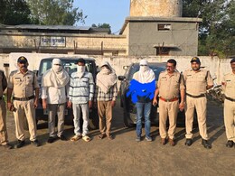 Sidhi में नवरात्रि पर देवी मंदिर को ध्वस्त करने वाले चार आरोपी गिरफ्तार, पुलिस को बताई ये वजह Sidhi में नवरात्रि पर देवी मंदिर को ध्वस्त करने वाले चार आरोपी गिरफ्तार, पुलिस को बताई ये वजह