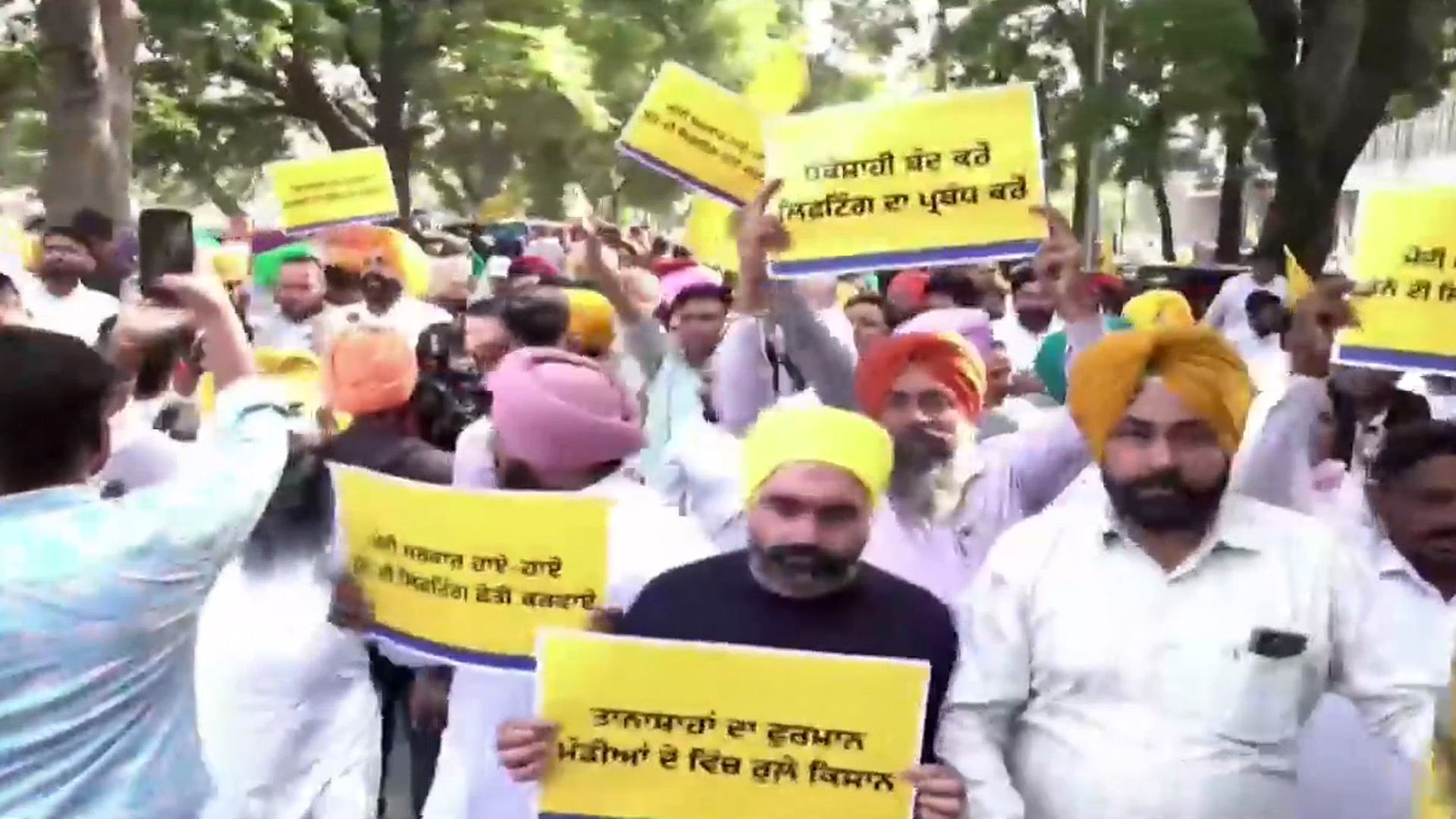 AAP Protests Outside BJP Office In Chandigarh Over Slow Pace Of Paddy Procurement