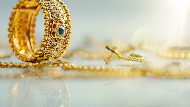 The Timeless Elegance Of Gold Jewellery With Myntra BFF Sale During The Festive Season