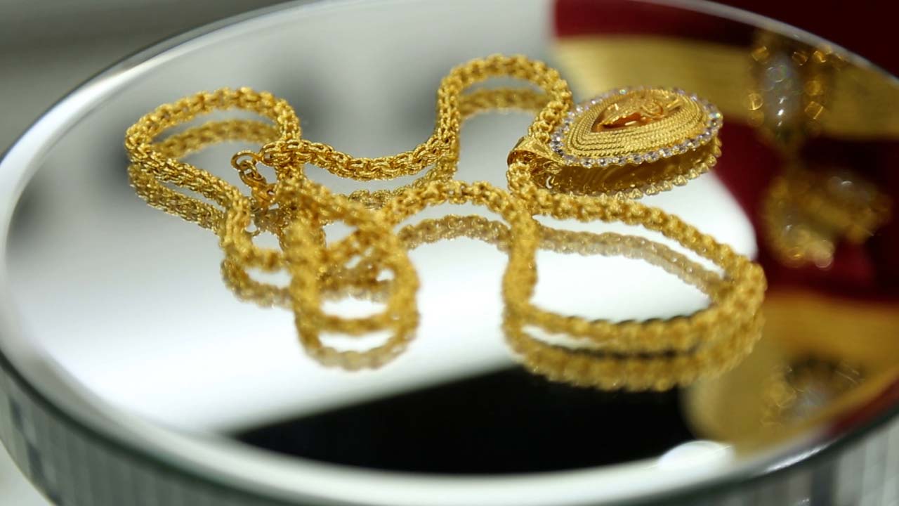 Gold Prices Soar Amid Festive Demand