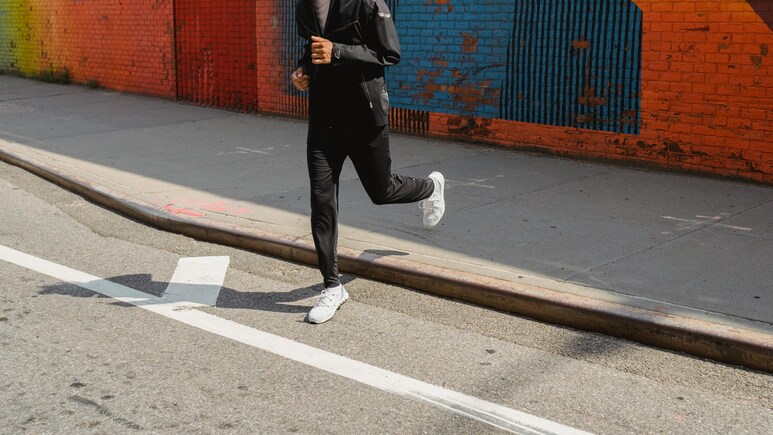 वर्कआउट हो या आउटिंग, हर लिहाज से बेस्‍ट हैं ये मेंस ट्रैक पैंट, कीमत भी है बेहद कम, आज ही खरीद डालें