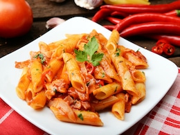 World Pasta Day: वर्ल्ड पास्ता डे पर बनाएं टेस्टी पास्ता, नोट कर लें ये टेस्टी इंडियन फ्यूजन पास्ता रेसिपी World Pasta Day: वर्ल्ड पास्ता डे पर बनाएं टेस्टी पास्ता, नोट कर लें ये टेस्टी इंडियन फ्यूजन पास्ता रेसिपी