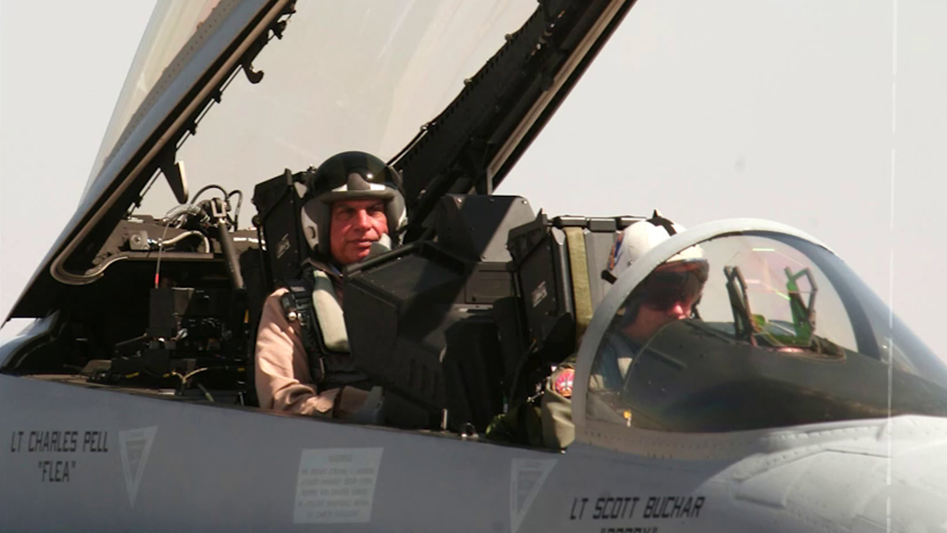 जब रतन टाटा ने उड़ाया था F-16 फाइटर जेट