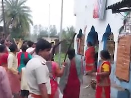 दक्षिण 24 परगना: नाबालिग की हत्या पर तनाव, पुलिस थाने में तोड़फोड़ और आगजनी दक्षिण 24 परगना: नाबालिग की हत्या पर तनाव, पुलिस थाने में तोड़फोड़ और आगजनी