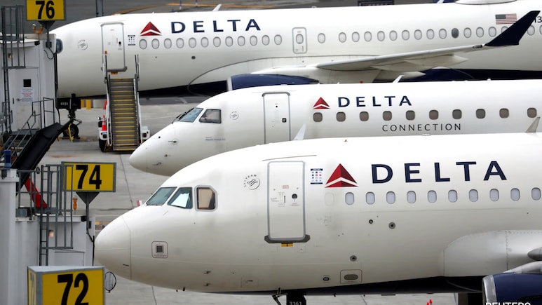 Two US-Based Airlines Sued For Misleading Passengers About 'Window' Seats
