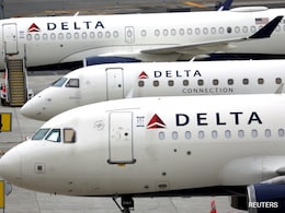 Watch: Drama Mid-Air As Delta Passengers Hold Up Collapsing Plane Roof Watch: Drama Mid-Air As Delta Passengers Hold Up Collapsing Plane Roof