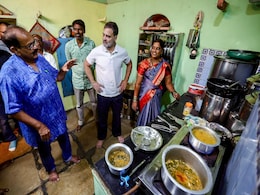 कोल्हापुर में 'दलित की रसोई' में पहुंचे राहुल गांधी, मिलकर बनाया खाना फिर साथ खाया; देखें VIDEO कोल्हापुर में 'दलित की रसोई' में पहुंचे राहुल गांधी, मिलकर बनाया खाना फिर साथ खाया; देखें VIDEO