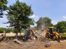 भरतपुर में चला नगर निगम का बुल्डोजर, रोजी रोटी को टूटता देख भिड़ गए व्यापारी