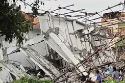 Bengaluru Building Collapsed: बेंगलुरु में निर्माणाधीन इमारत ढही, राहत-बचाव कार्य जारी Bengaluru Building Collapsed: बेंगलुरु में निर्माणाधीन इमारत ढही, राहत-बचाव कार्य जारी