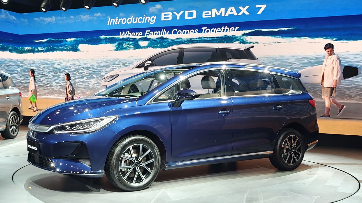 Emx 7 BYD eMax 7 Electric MPV Launched At Rs 26.90 Lakh