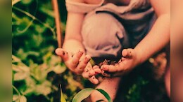 2 वर्षांचा चिमुरडा माती खातो, मावस भावाने गळा आवळला; जागेवरच मृत्यू &nbsp;