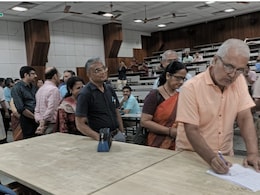 50 Senior Doctors At RG Kar Hospital Resign To Support Juniors' Protest 50 Senior Doctors At RG Kar Hospital Resign To Support Juniors' Protest