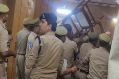 Ghaziabad Court Chaos After Judge vs Lawyer, Cops Chase Away Advocates Ghaziabad Court Chaos After Judge vs Lawyer, Cops Chase Away Advocates