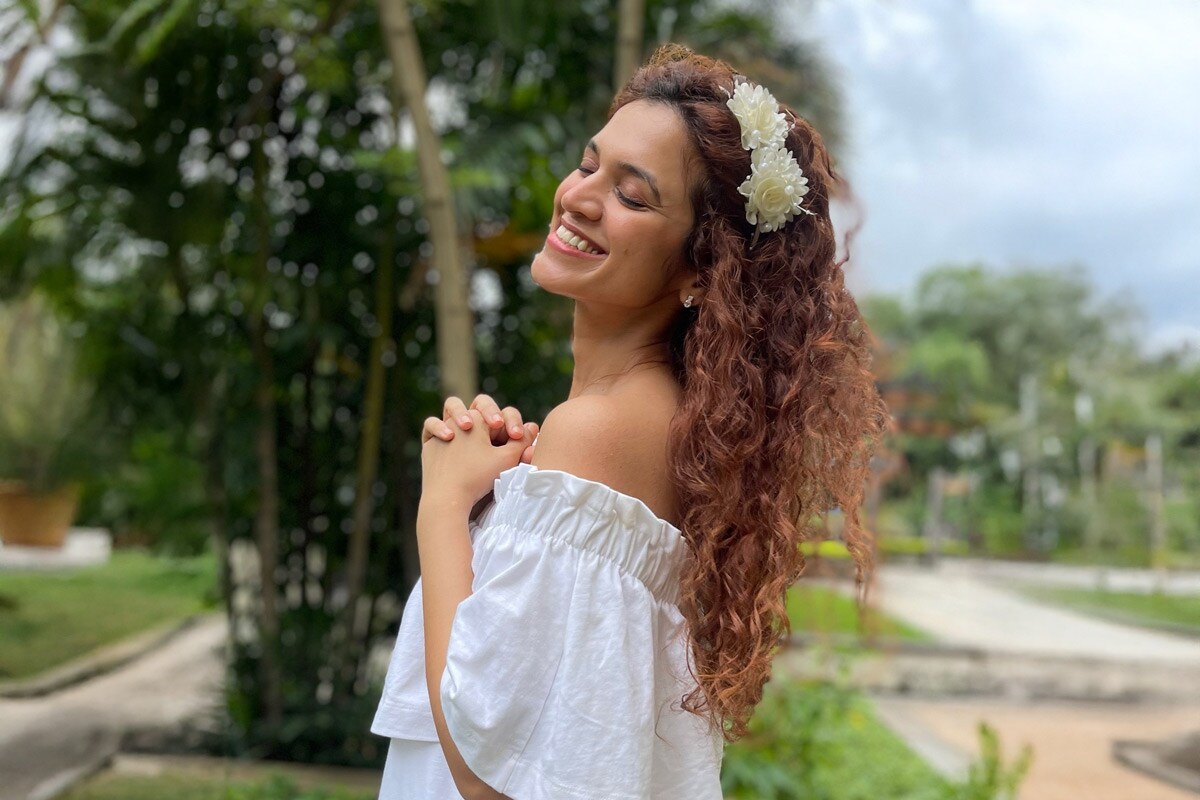 Add a Touch of Elegance to Your Look: Shilpa Tolani's Fresh Flower Hair Hack