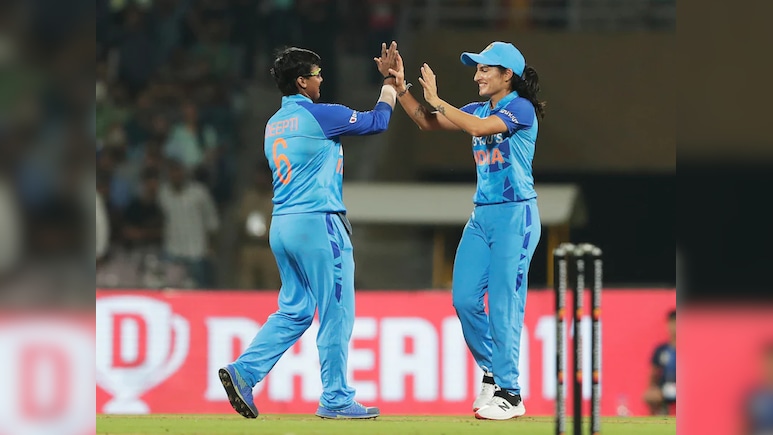 Women's T20 World Cup: यह स्टार ऑलराउंडर साबित हो सकती है 'एक्स फैक्टर', दमदार आंकड़े दे रहे गवाही Women's T20 World Cup: यह स्टार ऑलराउंडर साबित हो सकती है 'एक्स फैक्टर', दमदार आंकड़े दे रहे गवाही