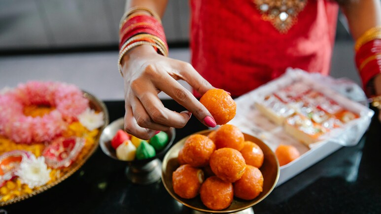 Diwali Gift के लिए परफेक्ट हैं ये गिफ्ट हैम्पर्स, कीमत में कम और क्वालिटी में नंबर वन