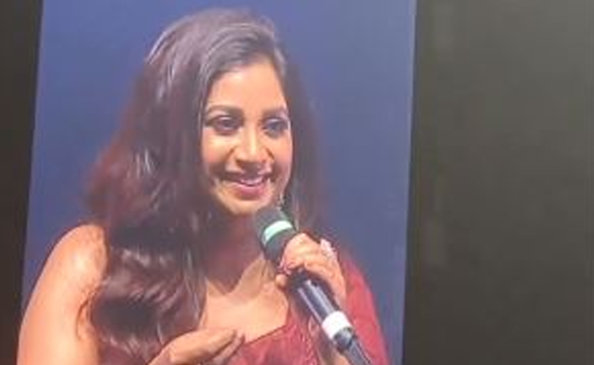 So This Happened. Kolkata Man Proposes To Girlfriend At Shreya Ghoshal's Concert